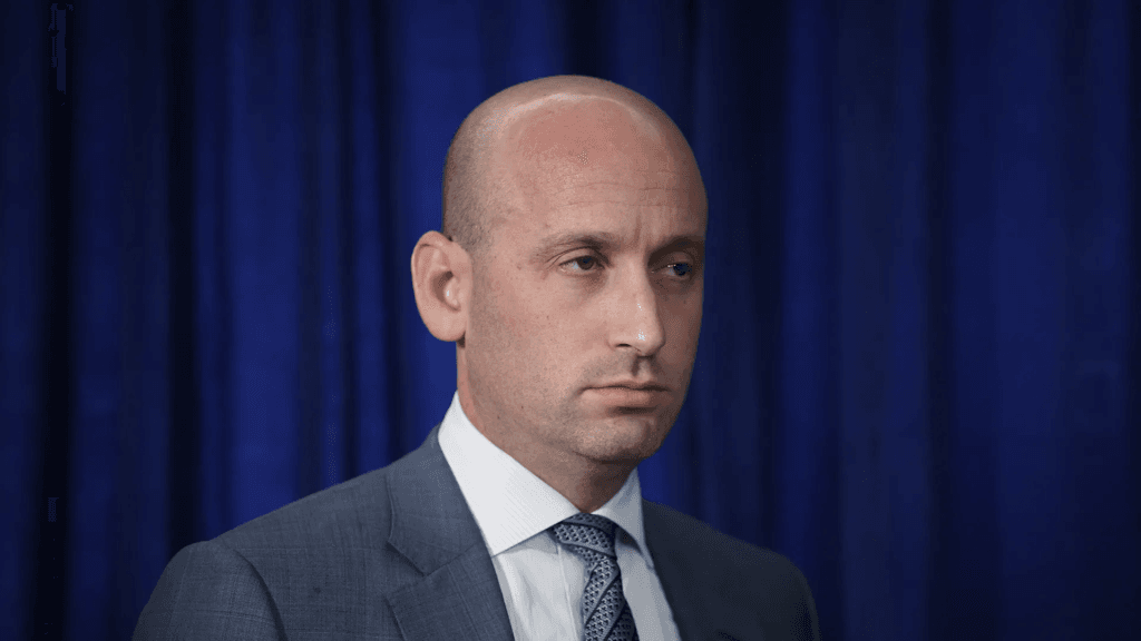Stephen Miller DECIDED TO CUT OFF SOROS’ FUNDING NETWORK, RECLASSIFYING PROTEST FUNDING AS ORGANIZED CRIME AND FREEZING GLOBAL ASSETS OVERNIGHT. 2 image 236