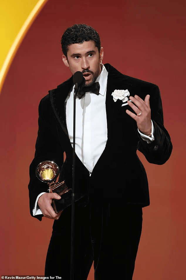 Bad Bunny didn’t ease into his Grammy speech — he detonated it. As he stepped up to accept Best Música Urbana Album at the 2026 Grammys, the global superstar skipped tradition and went straight for a message that froze the room. “Before I thank God,” he said, voice steady, eyes locked forward, “I’m going to say: ICE out.” No smile. No pause. Just a line that cut through the applause and instantly set social media on fire. The Puerto Rican icon, fresh off one of the biggest nights of his career and days away from headlining the Super Bowl LX Halftime Show, used the spotlight not to celebrate himself — but to draw a hard line. 4 image 521