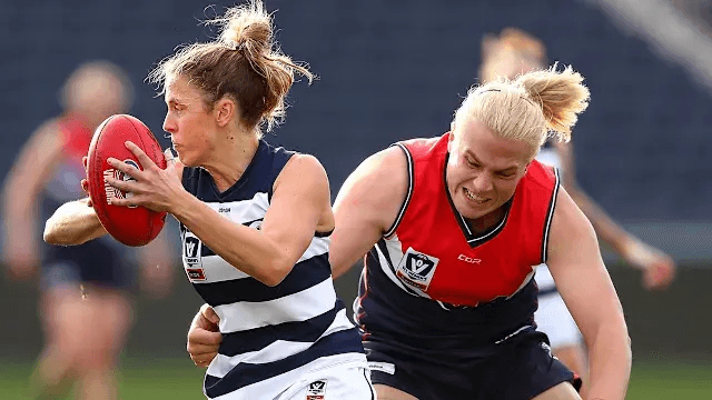 “I WILL DEFINITELY NEVER GO THERE!” Hannah Mouncey, the transgender Australian handball player, recently stated in an interview whether she plans to move to the United States. Her statement has gone viral and sparked mixed reactions. 2 image 536