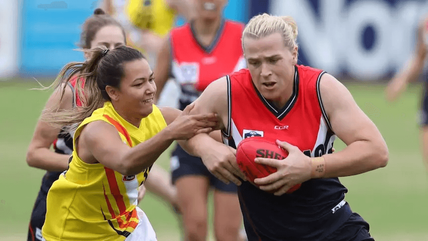 “I WILL DEFINITELY NEVER GO THERE!” Hannah Mouncey, the transgender Australian handball player, recently stated in an interview whether she plans to move to the United States. Her statement has gone viral and sparked mixed reactions. 5 image 539