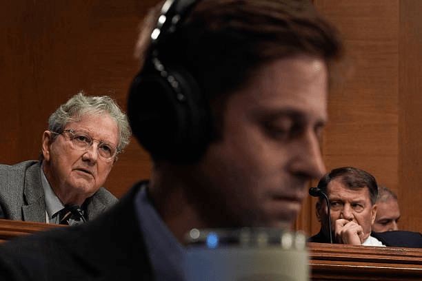 KENNEDY DROPS FINAL OMAR FILE ON SENATE FLOOR – CHAMBER FROZE FOR 42 SECONDS AS HE READ THE ONE LINE THAT ENDED HER 4 image 847