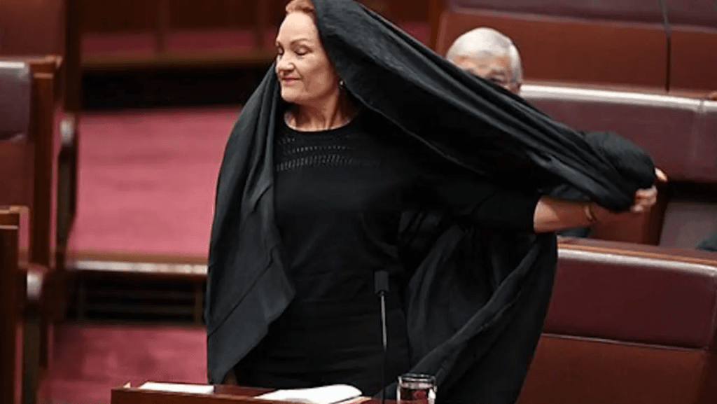 🔥 BREAKING NEWS: Chris Hemsworth unexpectedly appeared on Carlson Tonight or a personal podcast, taking a strong stance in support of Pauline Hanson’s proposal to ban the burqa in public spaces. The actor argued that the burqa not only poses a security risk but is also a symbol of female oppression and a sign that Islamic extremism is infiltrating Australian society. Hemsworth sharply criticized left-wing politicians and mainstream media for, in his view, labeling Hanson as “racist,” thereby distorting public perception to protect so-called “artificial multiculturalism” instead of preserving core Australian values. Minutes later, Hemsworth released a direct statement targeting Prime Minister Albanese: “Albanese is letting Australia become a haven for extremism—enough is enough.” The statement immediately went viral online, attracting millions of interactions and sparking protests demanding immediate immigration law reform. 2 image 942