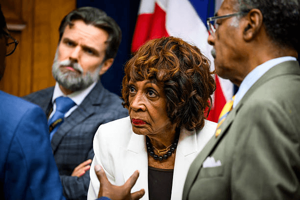 The Capitol went silent as Rep. Maxine Waters suddenly lost her cool mid-session, pointing straight at Sen. John Kenn3dy 4 image 972