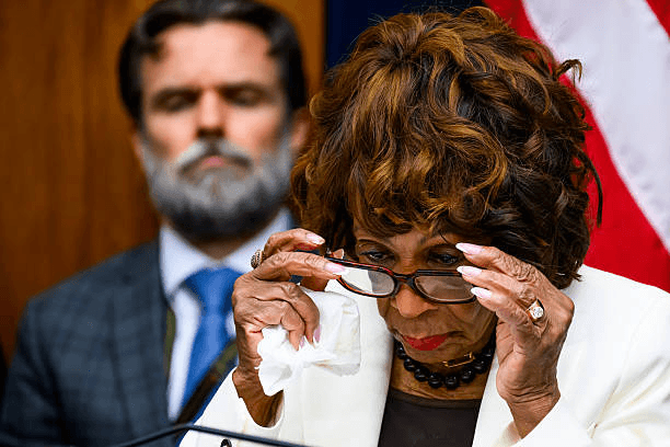 The Capitol went silent as Rep. Maxine Waters suddenly lost her cool mid-session, pointing straight at Sen. John Kenn3dy 5 image 973