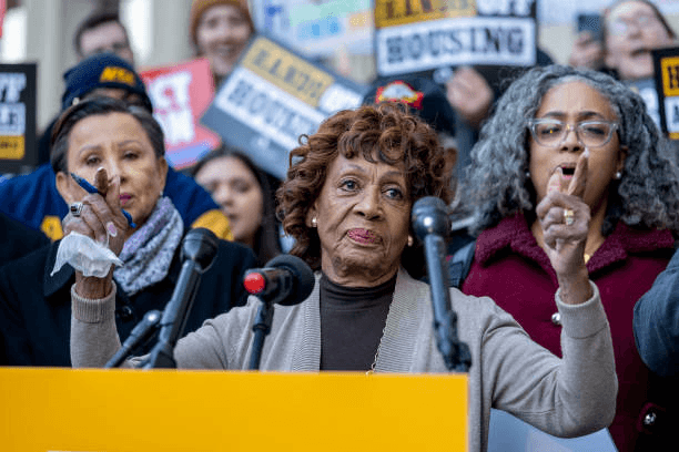 The Capitol went silent as Rep. Maxine Waters suddenly lost her cool mid-session, pointing straight at Sen. John Kenn3dy 6 image 974