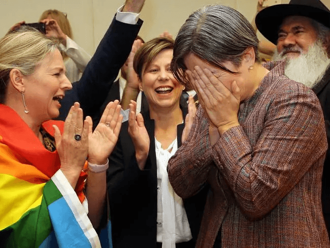 “SIT DOWN, BARBIE!” Australian champion skier Cooper Woods-Topalovic, who just brought home a national title, was suddenly interrupted during a live television program when Penny Wong publicly called him a “TRAITOR” for refusing to join the LGBTQ+ awareness campaign promoted by her Labor Party organization, while instead supporting the One Nation party. Moments later, as Wong tried to escalate the conflict, she received a sharp, icy response from the skier — strong enough to silence the entire studio, and she visibly recoiled in her seat. The studio audience then erupted in applause — not in defense of Wong, but in support of Woods-Topalovic, who, with just ten words, turned a heated argument into a powerful lesson in composure, respect, and self-control under intense political and media pressure. 2 image 14